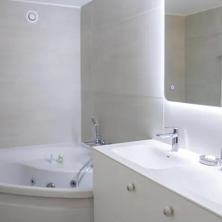 Maison Elenoire Apartment *