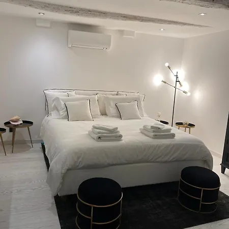 Maison Elenoire Apartment